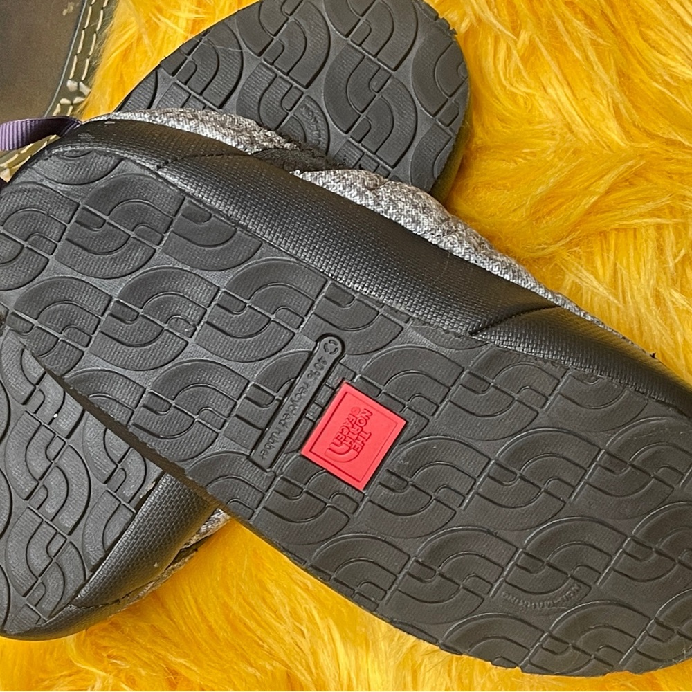 The‎ North Face Women's Thermoball Traction Mule Size 6 - Picture 3 of 5